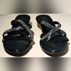 Italian Shoemaker Womens 7. 1/2 Black Leather Sandals...New